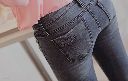 جامعة سعودية تلزم الطالبات بارتداء الجينز بدل التنورة