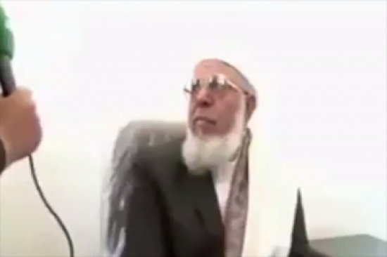 بالفيديو: سؤال مراسل قناة لقاضي يمني يحيلة فورياً للإيقاف