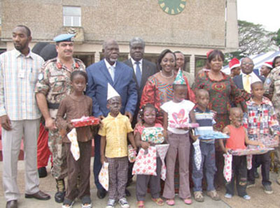 توزيع مساعدات في ساحل العاج بمناسبة عيد ميلاد الملك 