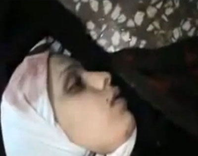 قتلها وكل عائلتها في حمص جيش الاسد وشبيحته ( شاهدوا الفيديو )
