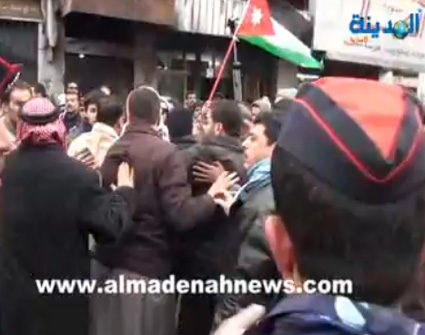 استنفار شباب الأخوان بعد إشاعة الإعتداء على الشيخ حمزة منصور ( شاهدوا الفيديو ) استنفار شباب الأخوان بعد إشاعة الإعتداء على الشيخ حمزة منصور ( شاهدوا الفيديو )