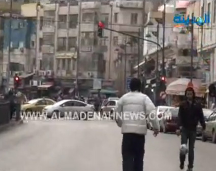 تحول أكبر شارع مزدحم وسط البلد إلى " ملعب كرة قدم " ( شاهدوا الفيديو ) تحول أكبر شارع مزدحم وسط البلد إلى " ملعب كرة قدم " ( شاهدوا الفيديو )