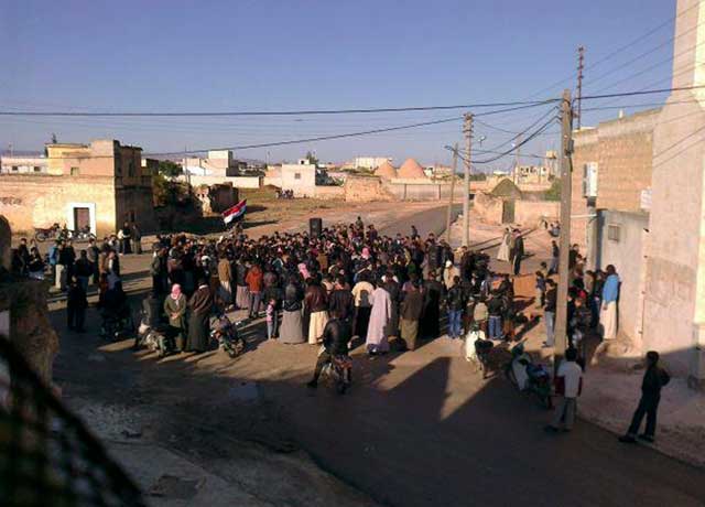 القوات السورية تقاتل لاستعادة ضواح في دمشق من الثوار