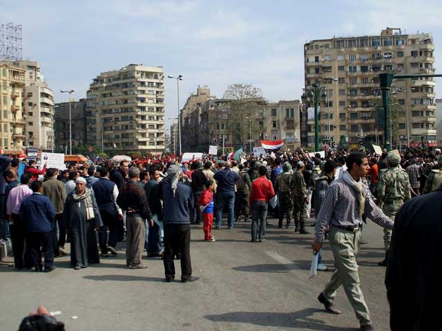 حشود مصرية في "ماسبيرو".. وهتاف ضد العسكر