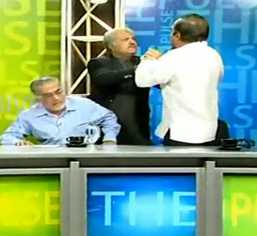 مشاجرة بالاستديو