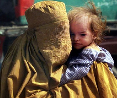 زوج يقتل زوجته بمساعدة والدته لانجابها طفلة زوج يقتل زوجته بمساعدة والدته لانجابها طفلة