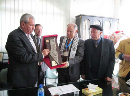 أبوعرابي : الاتحاد يضع كل إمكانياته تحت تصرف الجامعات الفلسطينية 