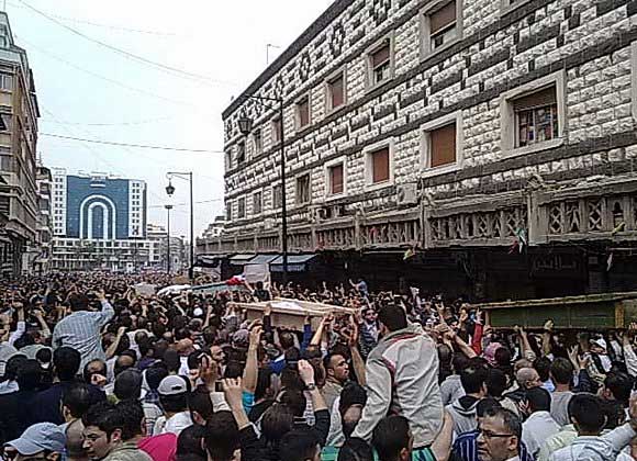 اكثر من مئة قتيل وأنباء عن مجزرة بحمص