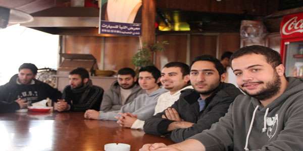 الجامعة الألمانية الأردنية توزع مساعدات وهدايا لأطفال مخيم عزة 