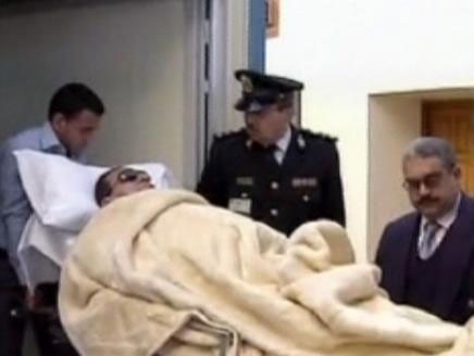 استئناف محاكمة مبارك وسط توتر وغضب من أسر الضحايا