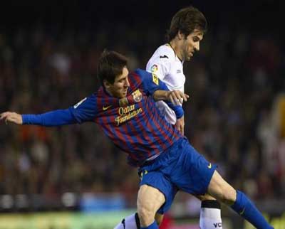 برشلونة يعود بتعادل إيجابي من فالنسيا 
