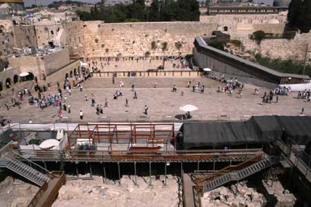 تحذير من مخاطر وتسارع إقامة مراكز "تهويدية" قرب المسجد الاقصى المبارك بالقدس  