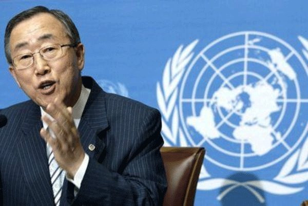 الفلسطينيون يُلقون الأحذية والحجارة على موكب بان جي مون