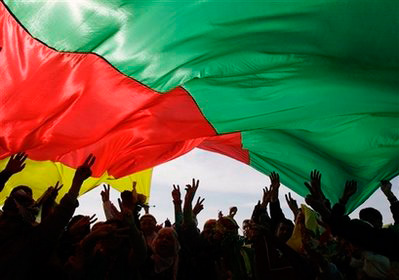 الكورد يدعو الى التظاهر الجمعة تحت شعار "عذراً حماه سامحينا – hema li me bibure "