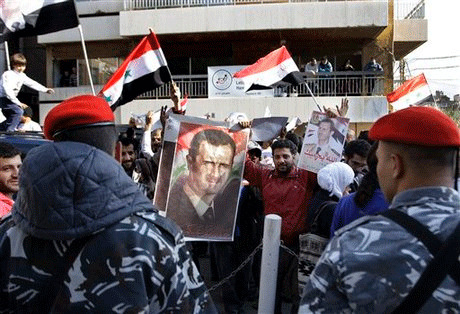 مظاهرة مؤيدة وأخرى معارضة لروسيا أمام سفارتها ببيروت