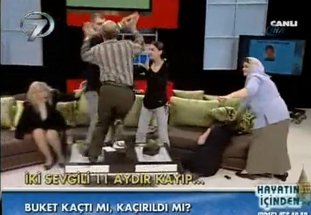 مشاجرة في الاستديو
