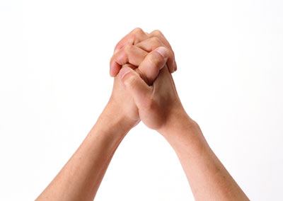 ارشيدات يكرم شابا جامعيا لتخلصه من ثقافة العيب  