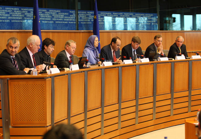 رجوي تحذر الاتحاد الاوروبي واميركا والامم المتحدة من محاولات ايران افشال الحل السلمي بأشرف ( صور )