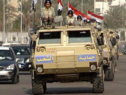 خبراء يستبعدون "الانقلاب" رغم انتشار الجيش المصري