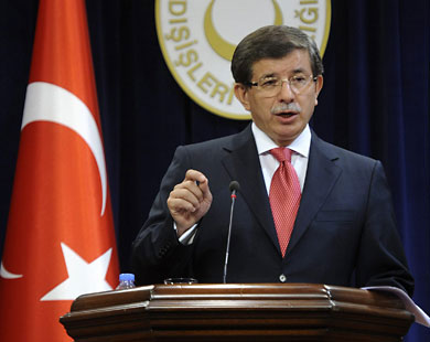 أوغلو يدعو للتفاوض مع إيران 	