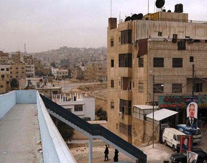 إشاعات عن إخفاء " أقمشة وبرادي " مهربة في منزل رئيس وزراء سابق 