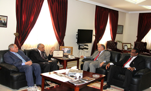 بحث التعاون بين اتحاد الجامعات العربية والجامعات السودانية