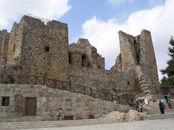 تخريج دورتي تجميل ولغة انجليزية في مركز الاميرة بسمة بعجلون 