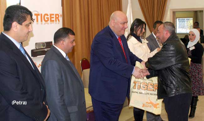 التربية تكرم الطلبة الفائزين في بطولة القائد الثامنة 