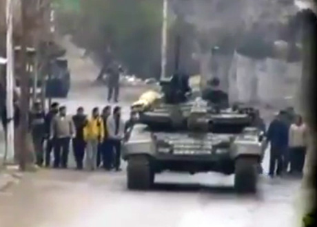 شاهدوا كيف يستخدم الجيش السوري المدنيين دروعا بشرية ( 13 شريط فيديو جديد ) شاهدوا كيف يستخدم الجيش السوري المدنيين دروعا بشرية ( 13 شريط فيديو جديد )