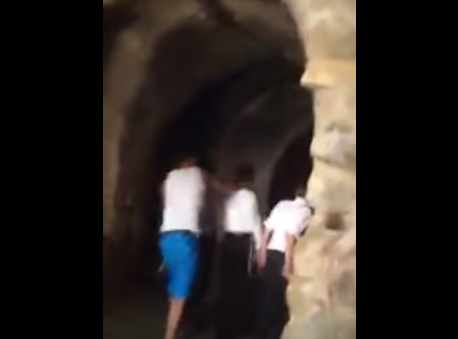 شاب فلسطيني يضرب مستوطن "  كف "