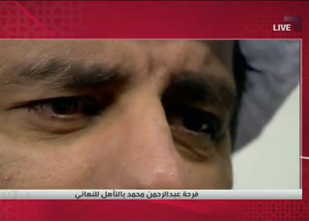 بكاء المحلل بعد تأهل منتخبه للنهائي