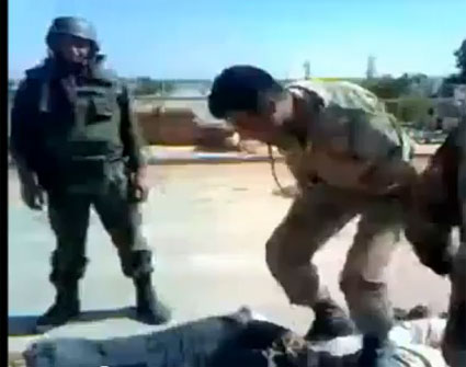 شاهدوا مصير الشبيح صاحب نظرية هاي مشان الحرية والانشققات الجديدة ( 17 شريط فيديو ) شاهدوا مصير الشبيح صاحب نظرية هاي مشان الحرية والانشققات الجديدة ( 17 شريط فيديو )