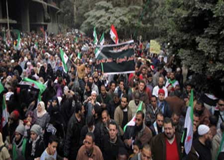 الأمن يحبط محاولة اقتحام المتظاهرين السفارة السورية بالقاهرة