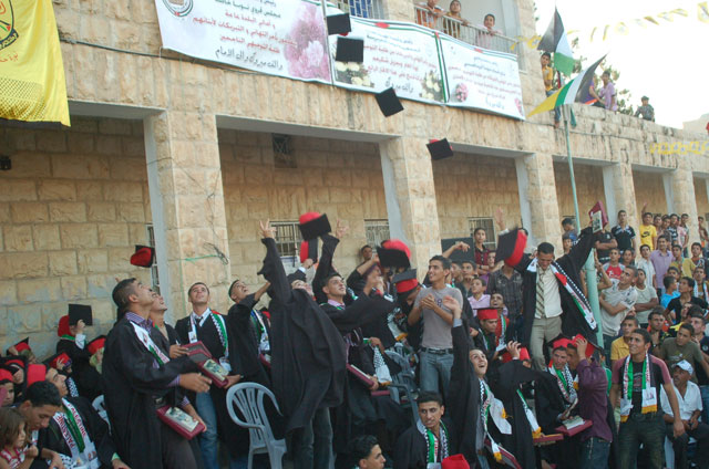 أربعة من منتفعي دور الأيتام ينجحون في التوجيهي