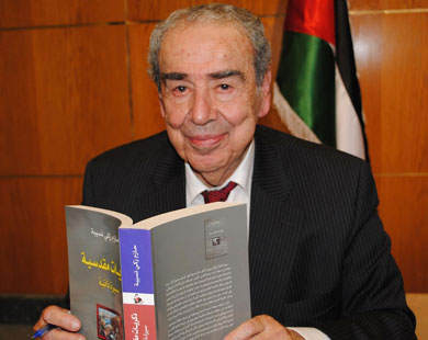 د. حازم نسيبة يرعى معرض التراث الثقافي لدولة المرحوم حسين فخري الخالدي