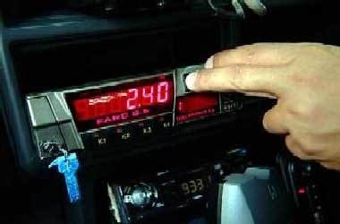 المواصفات والمقاييس تتحقق من سلامة عدادات تكسي وكهرباء ومحطات وقود  