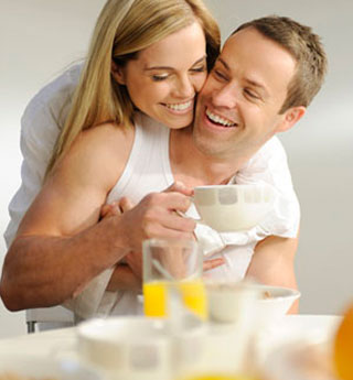 هكذا تجذبين زوجك بذكاء 