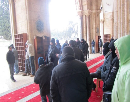 المستوطنون عبثوا بالمصاحف واشتباك بينهم وبين المصلين في المسجد الاقصى ( شاهدوا الفيديوهات ) المستوطنون عبثوا بالمصاحف واشتباك بينهم وبين المصلين في المسجد الاقصى ( شاهدوا الفيديوهات )