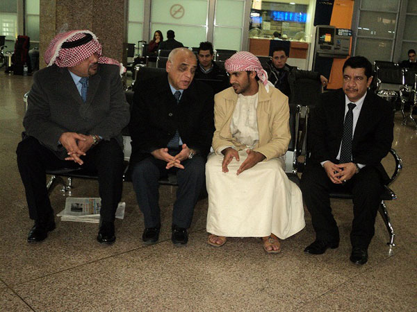 الحنيطي يودع جثمان الطالب العماني احمد الحجري