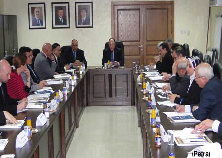 مناقشة اليات تطبيق الاحكام والتعليمات الناظمة لادارة الموارد البشرية