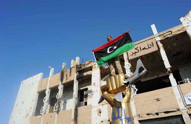 قلعة القذافي الحصينة تتحول إلى منازل لعشرات العائلات الليبية 
