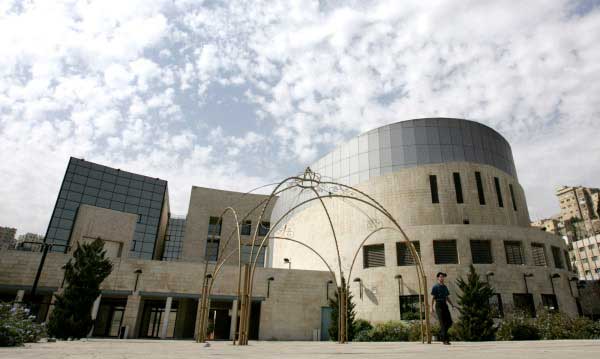 رئيس لجنة أمانة عمان يؤكد أهمية تعزيز الجهود للمحافظة على نظافة مدينة عمان  