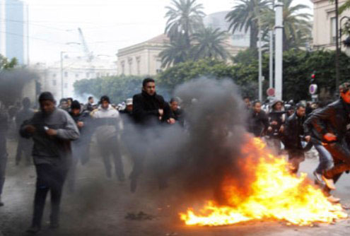 قصف عنيف لحمص واتساع المظاهرات بدمشق 