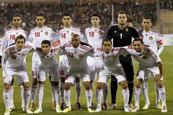 منتخبنا الوطني لكرة القدم يباشر تدريباته في دبي  