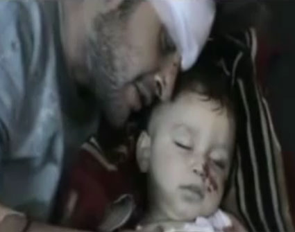 الأب السوري الجريح يتحدث مع طفله الذي قتله جيش الاسد ( 12 شريط فيديو ) الأب السوري الجريح يتحدث مع طفله الذي قتله جيش الاسد ( 12 شريط فيديو )