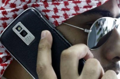 عشريني يخيّر «متزوجة» بين معاشرة ابن عمه أو فضحها عشريني يخيّر «متزوجة» بين معاشرة ابن عمه أو فضحها