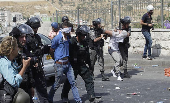 إسرائيل تعتقل 16 فلسطينيا في الضفة الغربية إسرائيل تعتقل 16 فلسطينيا في الضفة الغربية