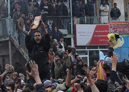 إدانات وتنديد بعد حرق مصاحف في أفغانستان وأوباما يعتذر 