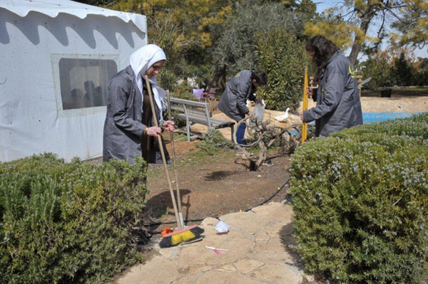 طلبة الجامعة الألمانية الأردنية ينفذون مبادرة لتكريم عمال الوطن ( صور ) طلبة الجامعة الألمانية الأردنية ينفذون مبادرة لتكريم عمال الوطن ( صور )