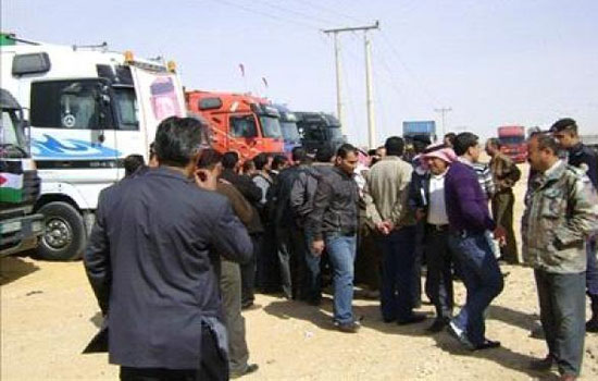 أصحاب وسائقو شاحنات العقبة ينهون إضرابهم أصحاب وسائقو شاحنات العقبة ينهون إضرابهم